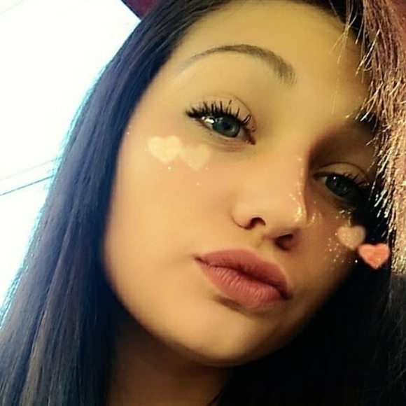 Meet your Posher, Stephanie - Picture 1 of 1